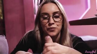 A young girl made a blowjob in the restaurant for money