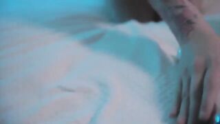 A girl came for a steamy session to enjoy herself fully