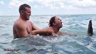 A hot chick is having sensual sex right in the ocean, it’s amazing!