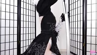 2B’s slutty android hole is being examined in this hot video