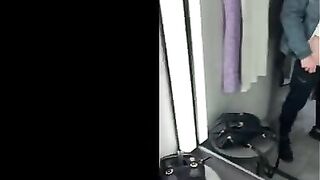 A man fucked thick white girl in the mall fitting room