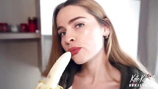 A girl makes a blowjob and gets a huge cumshot on her face