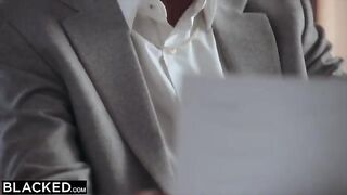 The blonde is crazy about her BFF's boss, she would do anything to be with him