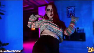 A hippie girl with a huge hole can’t get enough - MollyRedWolf