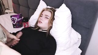 A cute girl served her boyfriend breakfast in bed and more