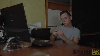 Trickster led a mature neighbor to the bedroom through shame4k
