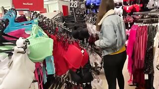 ChihuahuaSU shopping ends with a hot session in the gallery toilet