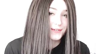 Samsung Girl fucks guy after assisting in switching to Samsung