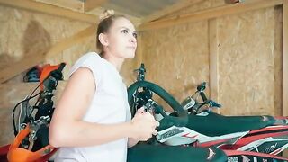 The hot babe is very thankful for the motorbike repair, so she fucked