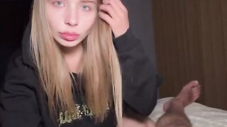 Ladies can also be cunny. An IT girl has fun with a hot Californiababe