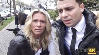 The blonde is fucking with a collector before her husband