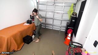 Demi Diveena’s bubble ass gets her out of car trouble