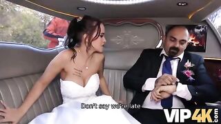 A bride scored her ass in a limousine, husband watched with pleasure