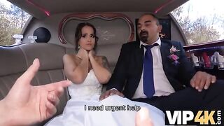 A bride scored her ass in a limousine, husband watched with pleasure