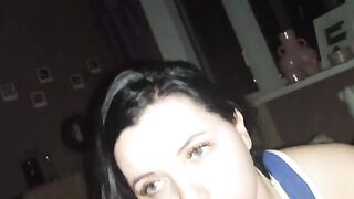 A sexy brunette met me on Tinder and sucked my dick in the hotel room