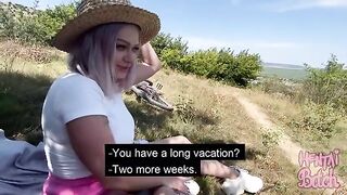 A girl met a guy and fucks with him in the yard without protection