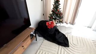 The courier brought the parcel and his wife's ass to the house