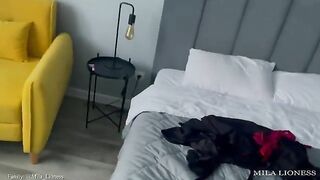 The model is a true professional in everything, including sex