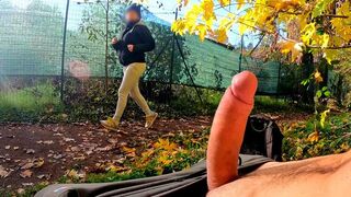 A guy exposed himself to a MILF in the park, and she couldn’t resist