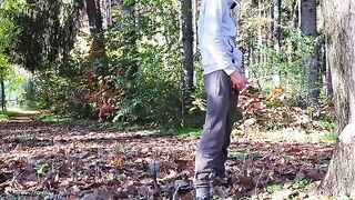 A guy exposed himself to a MILF in the park, and she couldn’t resist