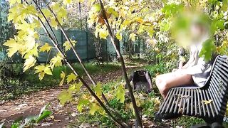 A guy exposed himself to a MILF in the park, and she couldn’t resist