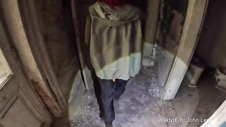 Exploring the abandoned mansion from 1872 is too exciting