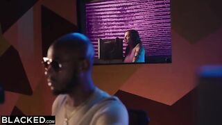 Keisha, a famous singer, met producer Anton and had sweet music together
