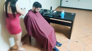 An extreme intimate experience with a friend’s mother who wanted to cut his hair