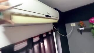 A pretty woman has no money to pay for the AC repairman