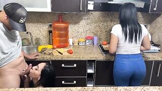 Hijastras Beautiful of 18 Years Cooking Because They Must Give Them Something to Eat to Their Stepfather