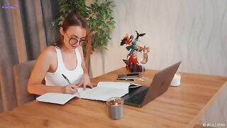 Squirt while learning Spanish with the hot solo girl