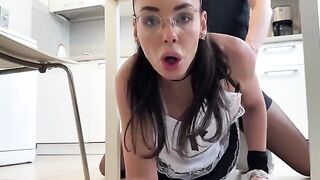 Horny maid takes a pause from cleaning the house