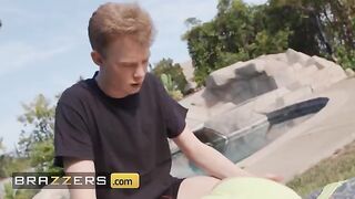 Curvy stepmom Dee Williams and Daya Knight share a passionate ride