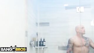 Mia Malkova ambushed her stepbrother, showcasing her iconic PAWG booty