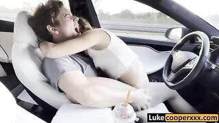 Cutie fucks with her new boyfriend in his car on the way home