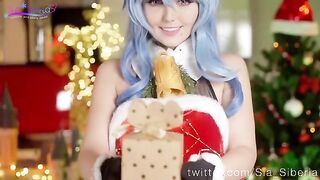 Christmas joy with sweet Sia Siberia in solo action