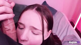 Schoolgirl has long known how to suck cock passionately