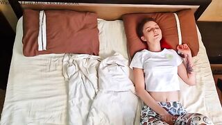 A sexy wife gave her husband an exquisite blowjob at breakfast