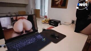 The cutie babe gets her laptop fixed and has passionate sex