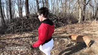 A sexy woman in yoga pants shows off her big ass in public