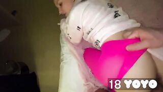 A stepdaughter is trying to seduce her stepbrother, but he doesn’t want to