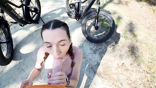A small cyclist meets a big tourist and has sex with him on her bike