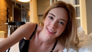 A small-breasted girlfriend is a great find for every man. Especially in the morning
