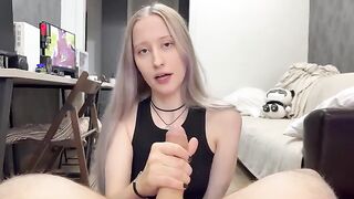 A cute girl in silver hair wanted to get a creampie in her pussy