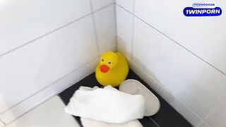 A stepson caught his stepmom in the bathtub, indulging in some personal pleasure