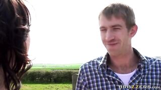 A man had sex with a juicy beauty on a haystack in a steamy scene