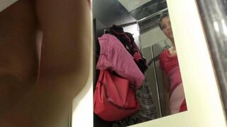 The peeping guy filmed a naked girl in the locker room of the shop
