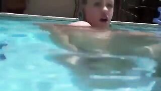 Babe in bikini has anal sex in the pool