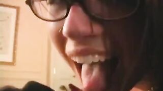 The fool is happy in glasses, he was given to lick the dick
