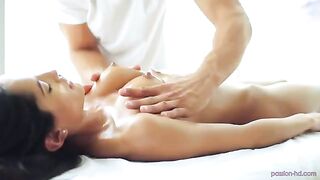 Girl was seduced by a guy at the massage and they had sex